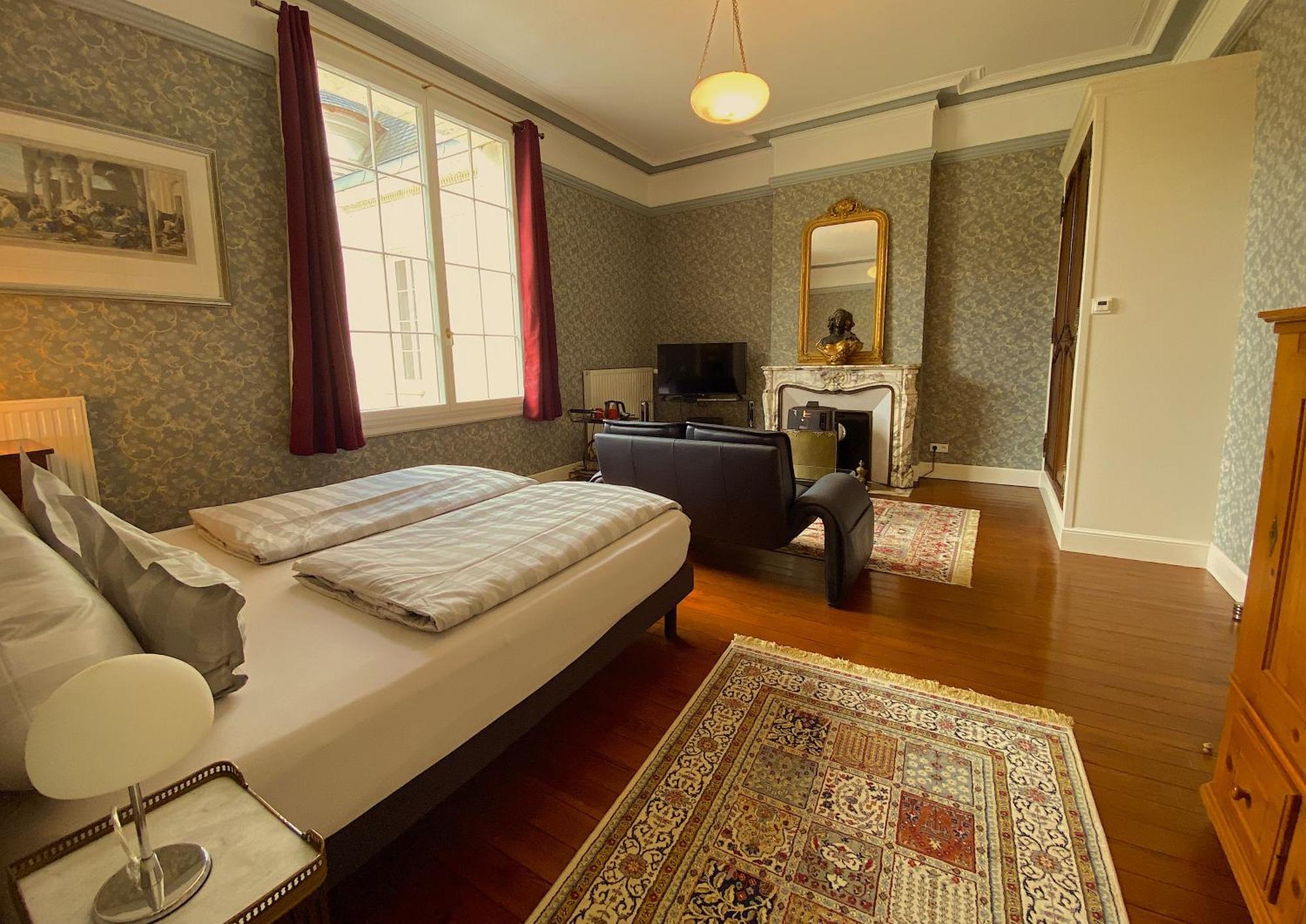 Chateau De Bellevue B&B Et Appartements Avec Piscine Saisonal Chauffee Et Chambres Partout Climatisees Saint-Avit  Exterior photo